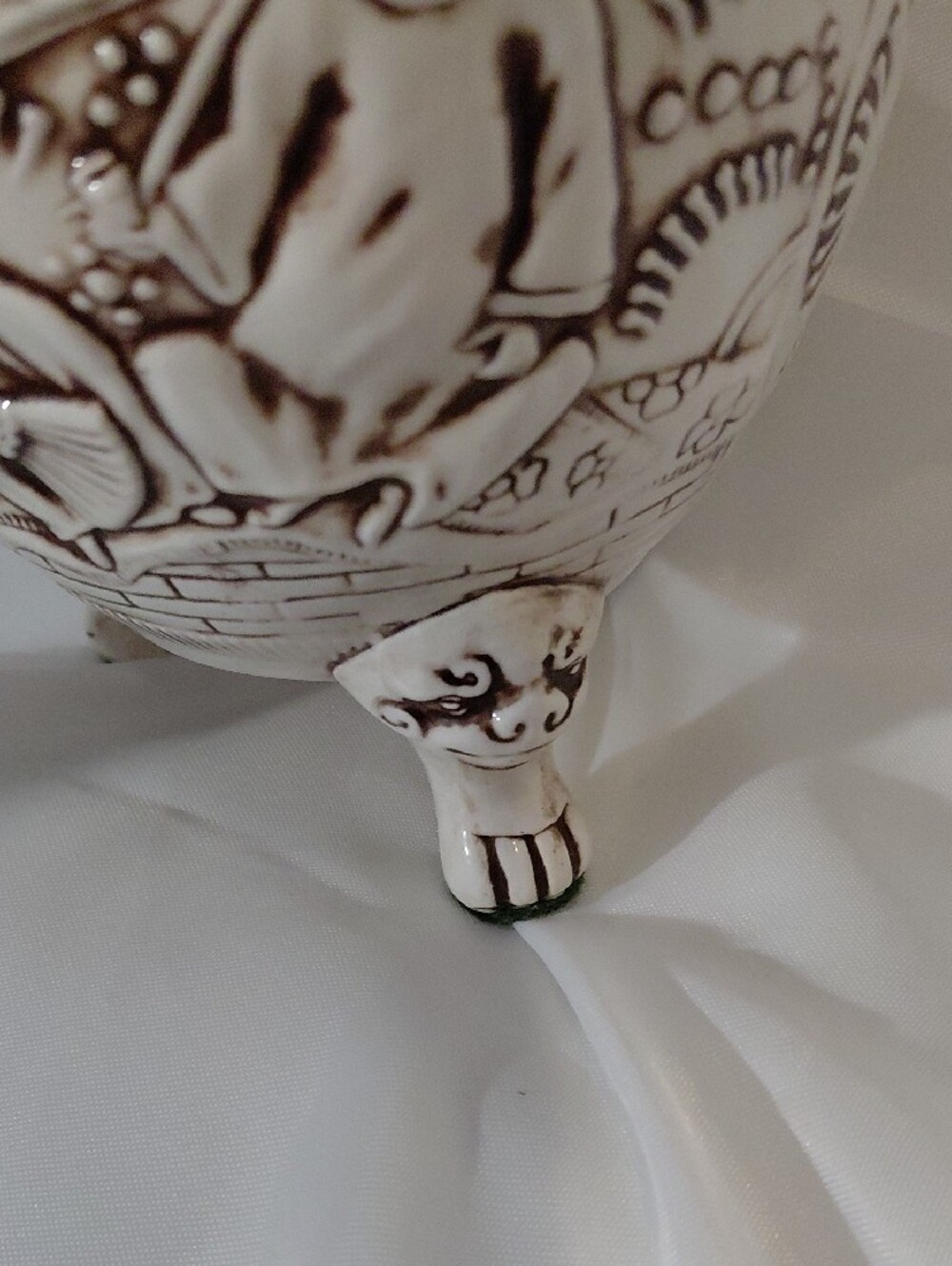 Decorative Cream Ceramic Lidded Urn with Carved Dog Finial - Picture 11 of 14